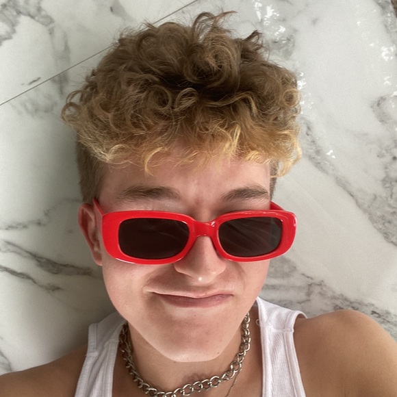 Red Retro Sunglasses - Picture 3 of 4